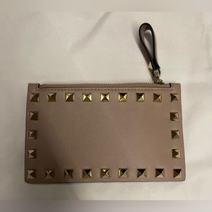 VALENTINO ROCKSTUD CALFSKIN CARDHOLDER WITH ZIPPER